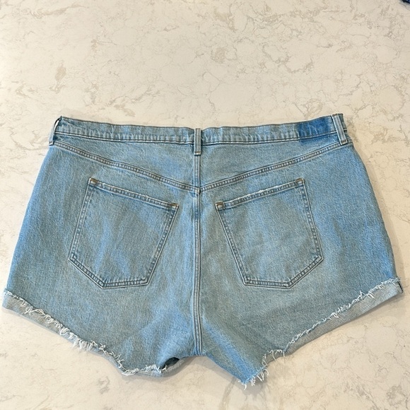 Abercrombie & Fitch NWT women's The 4" Mom Short Curve Love Size 36/22 High Rise - Picture 3 of 14